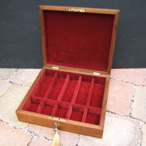 Antique jewellery box Victorian 19th century inlaid walnut vintage wood , ring, necklace, watch, pendant, brooch, bracelet, gold, silver