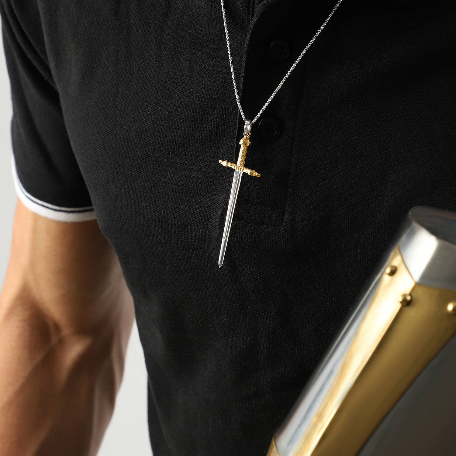 Pendentif épée Plaqué Or Avec Cristaux - Chaîne 18 Pouces - Neuf Sans Emballage