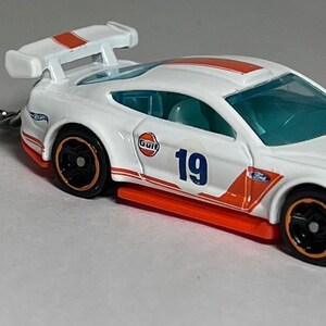 Hot Wheels ‘18 Ford Mustang GT Keychain