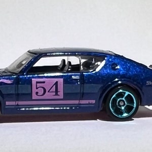 Hot Wheels Nissan Skyline 2000 GT-R * Pearl & Chrome Keychain