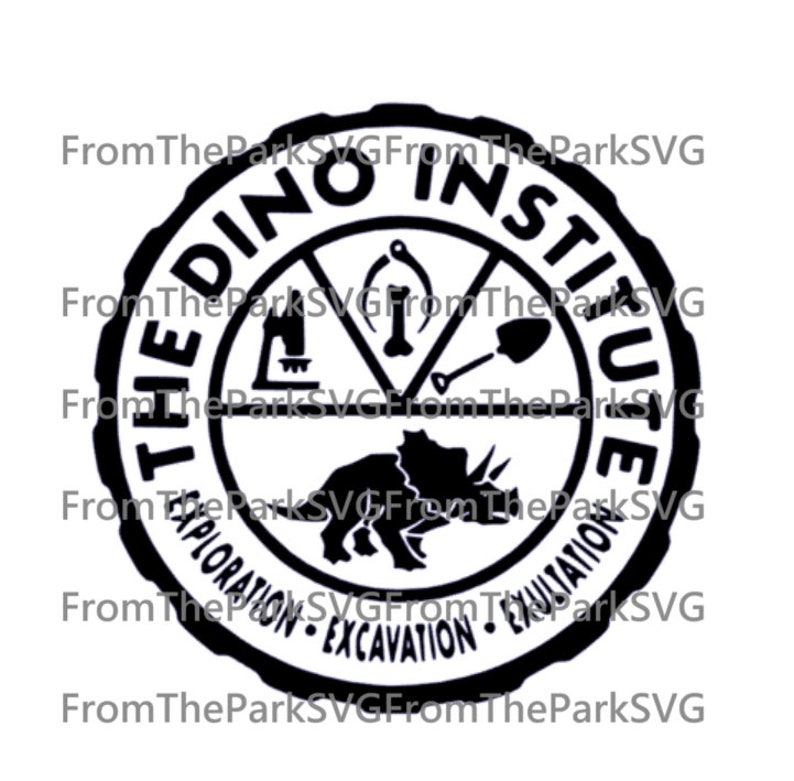 Puede incluir: Logotipo en blanco y negro para The Dino Institute. El logotipo presenta un dinosaurio estilizado, un microscopio, un hueso y una pala. El texto alrededor del logotipo dice "The Dino Institute Exploration Excavation Evaluation".