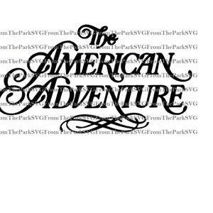 Op de afbeelding: Zwart-wit grafisch ontwerp met de tekst "The American Adventure" in een gestileerd lettertype. De tekst wordt omringd door decoratieve versieringen.