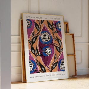 Könnte beinhalten: Ein gerahmtes Poster mit einem farbenfrohen abstrakten Design in Pink, Blau und Orange. Das Poster trägt oben den Text "Samarkande" und "EA Beaty". Der Text "WFT THE COMPOSITION DANS LE GOÛT ORIENTAL ANCIEN" befindet sich unten.