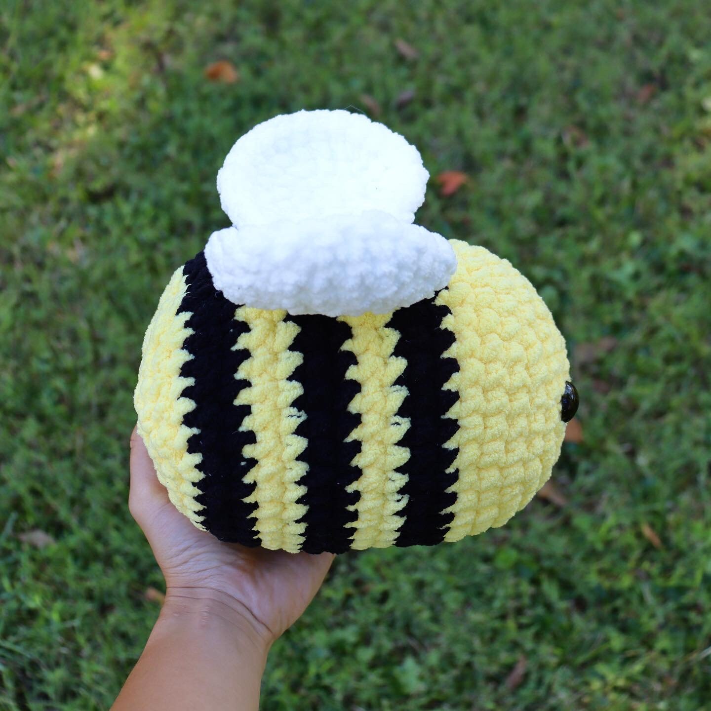 Jumbo Crochet Bumble Bee ; Giant Crochet Bee - Etsy