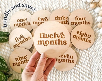 Wooden Monthly Milestone Markers - Minimalist baby milestone markers, Modern baby milestone cards, Newborn gift, Hello my name is sign