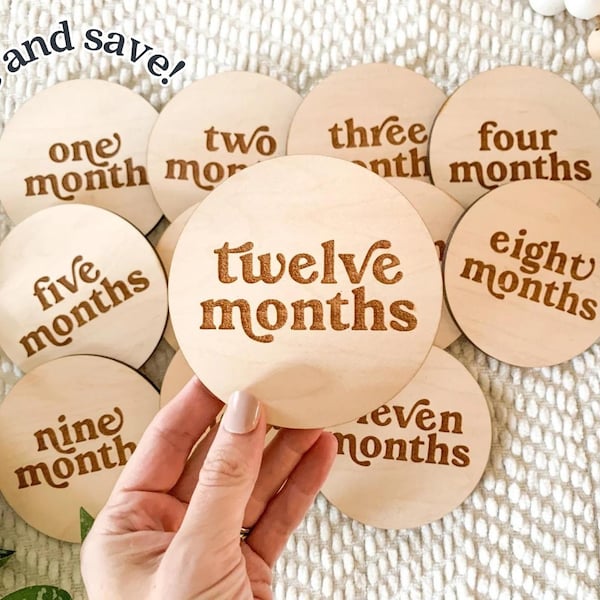 Monatliche Meilenstein-Marker aus Holz – Minimalistische Baby-Meilenstein-Marker, moderne Baby-Meilensteinkarten, Geschenk für Neugeborene, Schild „Hallo mein Name ist“.