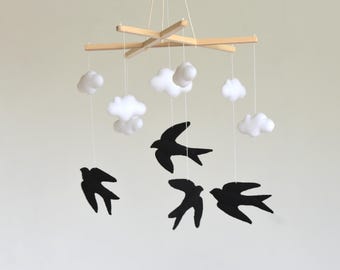 Mobiel met zwaluwbaby, vogeldecoratie voor de kinderkamer