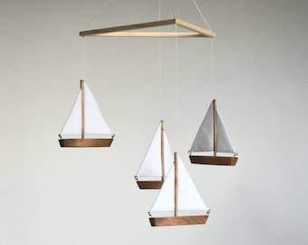 Segelbåtsmobil: Handgjord havsdekoration för barnrum, babyshowerpresent