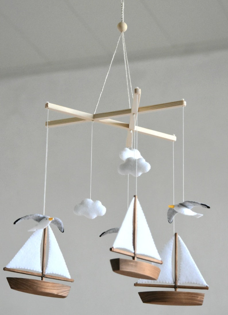 Handgjord havsmobil för babyn: Måsar och segelbåtar, barnrumsdekor, babyshowerpresent bild 10