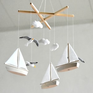 Handgjord havsmobil för babyn: Måsar och segelbåtar, barnrumsdekor, babyshowerpresent bild 3