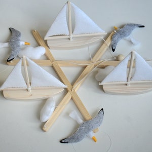 Handgjord havsmobil för babyn: Måsar och segelbåtar, barnrumsdekor, babyshowerpresent bild 6