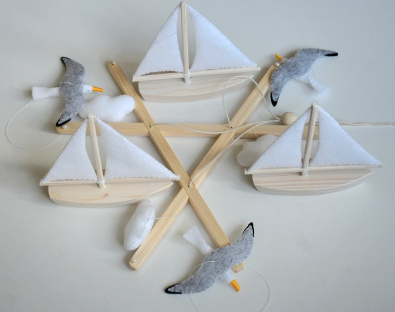 Handgjord havsmobil för babyn: Måsar och segelbåtar, barnrumsdekor, babyshowerpresent bild 6