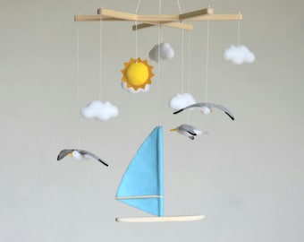Handgemaakte babymobiel met windsurf-thema: nautische babykamerdecoratie