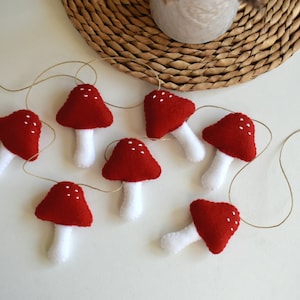 Handmade Felt Mushroom Garland: Autumn Decor, 7 Mushrooms