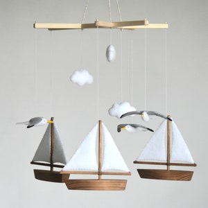 Handgjord havsmobil för babyn: Måsar och segelbåtar, barnrumsdekor, babyshowerpresent bild 9