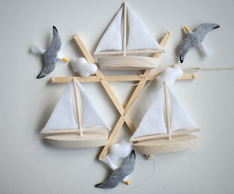 Handgjord havsmobil för babyn: Måsar och segelbåtar, barnrumsdekor, babyshowerpresent bild 5