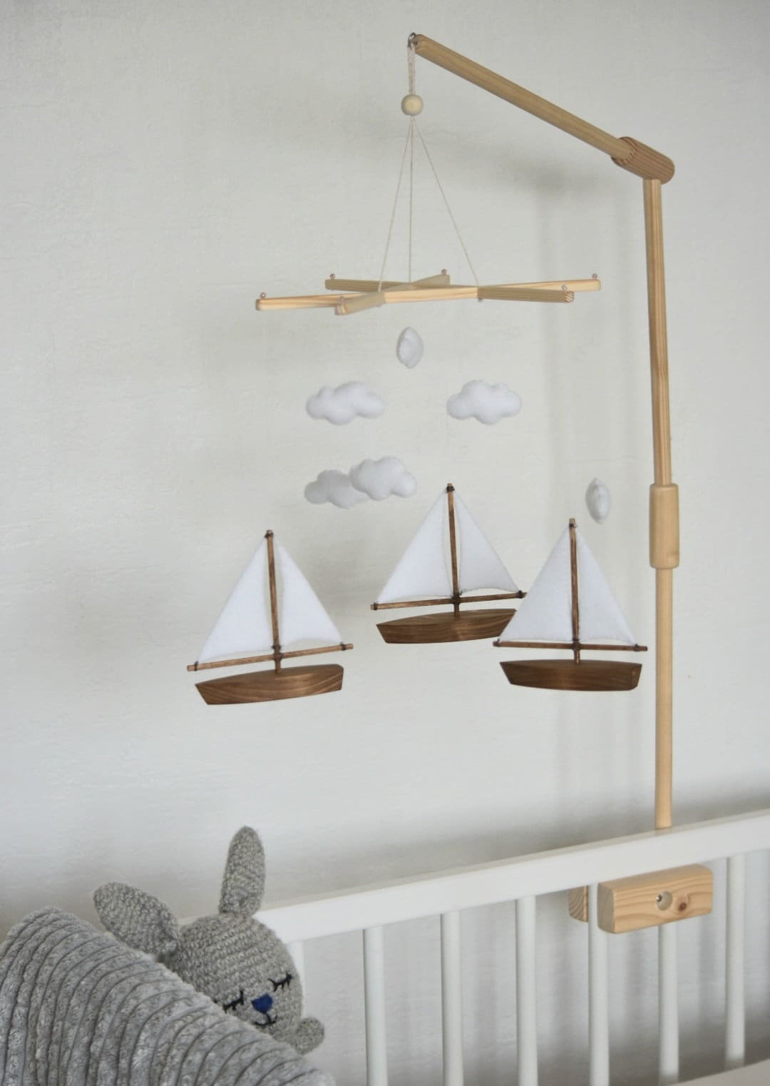 手作り帆船型ベビーモビール：フェルトの雲、木製ボート - Etsy 日本