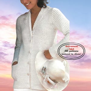 Könnte beinhalten: Weißer Häkelcardigan mit Kragen und Knopfverschluss. Der Cardigan hat lange Ärmel und Taschen. Ein weißer Hut mit floralen Verzierungen wird in der Hand gehalten. Der Text auf dem Bild lautet "Retirement SALE All patterns reduced to clean!"