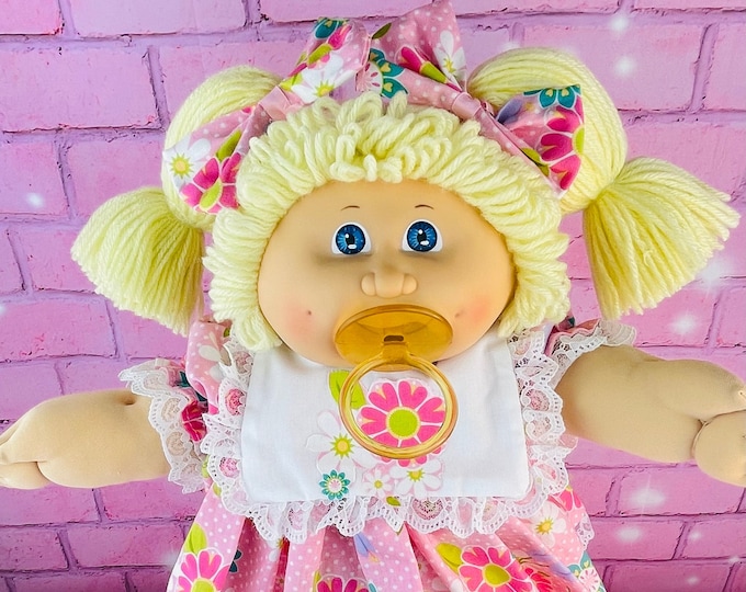Cabbage patch kids 1984 vintage doll blonde hair pacifier girl, blue eyes, pink flower, dress, Cabbage Patch doll get for girls mom toys