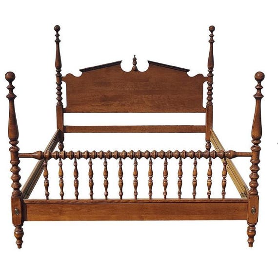 Ethan Allen Heirloom Nutmeg Maple Queen Colonial Four Poster