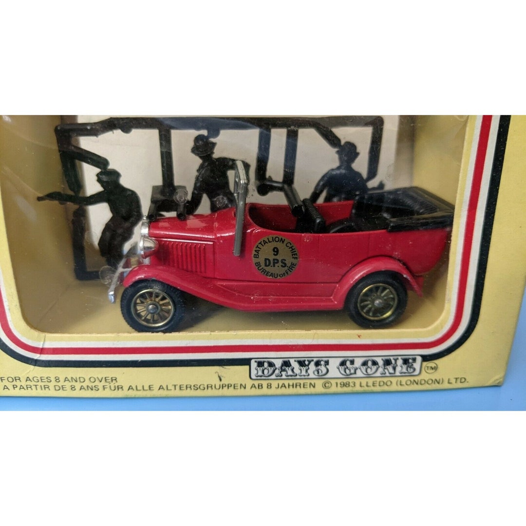 1/43 Lledo Diecast 1930 Ford Model A Open Top Red Fire Chief 1983 Dg9
