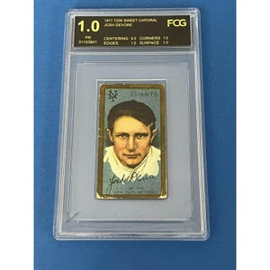 K&ouml;nnte beinhalten: Eine bewertete Baseballkarte mit Josh Devore von den New York Giants. Die Karte stammt aus dem Set 1911 T205 Sweet Caporal und ist mit 1.0 vom FCG bewertet.