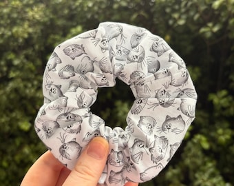 Katze scrunchies, scrunchie, handgemachte Haargummi, Katzenliebhaber, Haar-Accessoire, handgemachte scrunchie, große scrunchie, Pfotenabdrücke