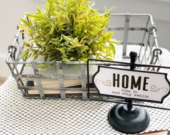 Kleine groene plant voor keuken- of woonkamerdecor, namaak potgroen voor plank of salontafel styling, halve bol neutraal accent