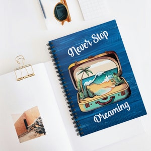 Stop nooit met dromen notitieboek | 108 gelinieerde pagina&#39;s | Inspirerend spiraaldagboek | Motiverend briefpapier | Studentencadeau