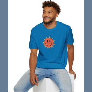 Unisex Happy Face T-Shirt | Retro Smiley Tee | Vintage Style Graphic Top | 90s Nostalgia Shirt | Cute Summer Casual Wear