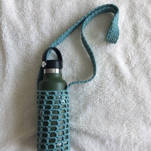 Crochet Pattern Water Bottle Holder - PDF pattern only - fitness accessories - bottle shoulder strap carrier