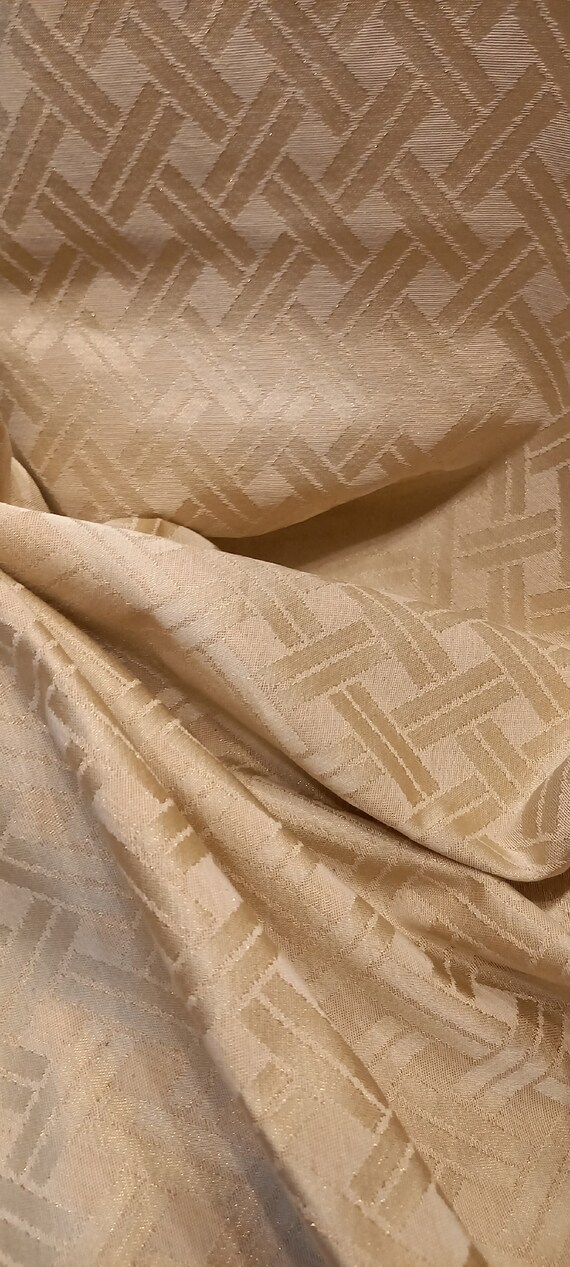 Tessuto da tappezzeria beige con filo d'oro, tappezziere