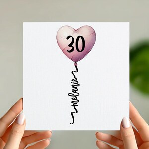 Carte d'anniversaire élégante pour le 30e anniversaire | Conception personnalisée de ballon coeur | Carte d'étape nommée personnalisée | Carte d'anniversaire minimaliste