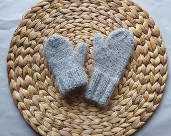 Simple Baby Mittens - Knitting Pattern in English - PDF download - 2 sizes - DK yarn