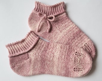 Ankle Socks Knitting Pattern: Picot Cuff, Bow Detail, Short Row Heel (PDF Download in ENGLISH)