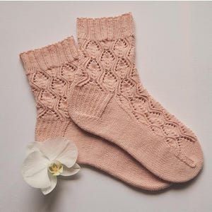 Modèle de tricot de chaussettes en forme de losange en anglais, PDF de chaussettes en dentelle, modèle de chaussettes avec revers, talon français, chaussettes de poids avec doigt