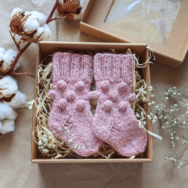 Easy knitting pattern for hand-knitted baby booties Baby wool socks with popcorn stitch bobbles, Warm baby slippers, newborn shoe size