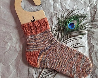 Gothic Filigree Socks Knitting Pattern: Lace Cuff Design (PDF Pattern in ENGLISH)