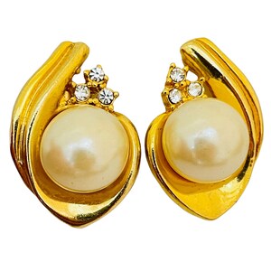 Vintage gold pearl rhinestone designer runway clip on earrings