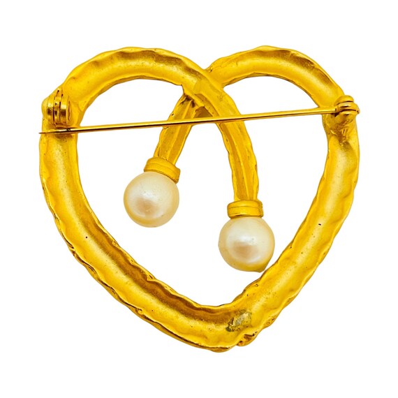 Vintage matte gold rope heart pearl designer runw… - image 3