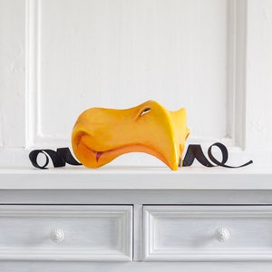 Maschera becco. Becco arancione dipinto. Maschera carta pesta veneziana. Maschera per occhiali.  Fatto a mano.
