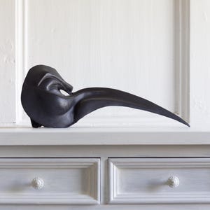 Beccaccia nera. Maschera originale veneziana. Carta pesta fatta a mano. Maschera di carnevale. Maschera commedia dell'arte. Maschera Dark.