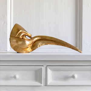 Beccaccia Oro. Maschera originale veneziana in carta a pesta fatta a mano foglia Oro. Maschera di carnevale. Maschera commedia arte. Zanni.