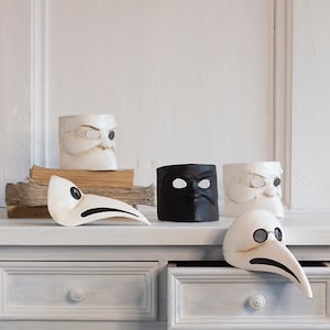 Mini medico della peste. Mini Bauta. Maschera carta pesta veneziana. commedia dell’arte. Fatto a mano. Collezione i preziosi. Arredo casa