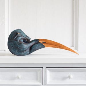 Stinfalide. Maschera originale veneziana. Carta pesta fatta a mano. Maschera di carnevale. Maschera tradizionale . Maschera mitologia greca.