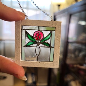 Dollhouse stained glass window light 1:12 pink rose green border