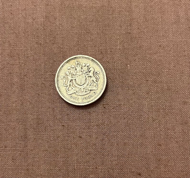 Elizabeth 2 One Pound,royal Arms DECUS ET TUTAMEN British 1983 Etsy