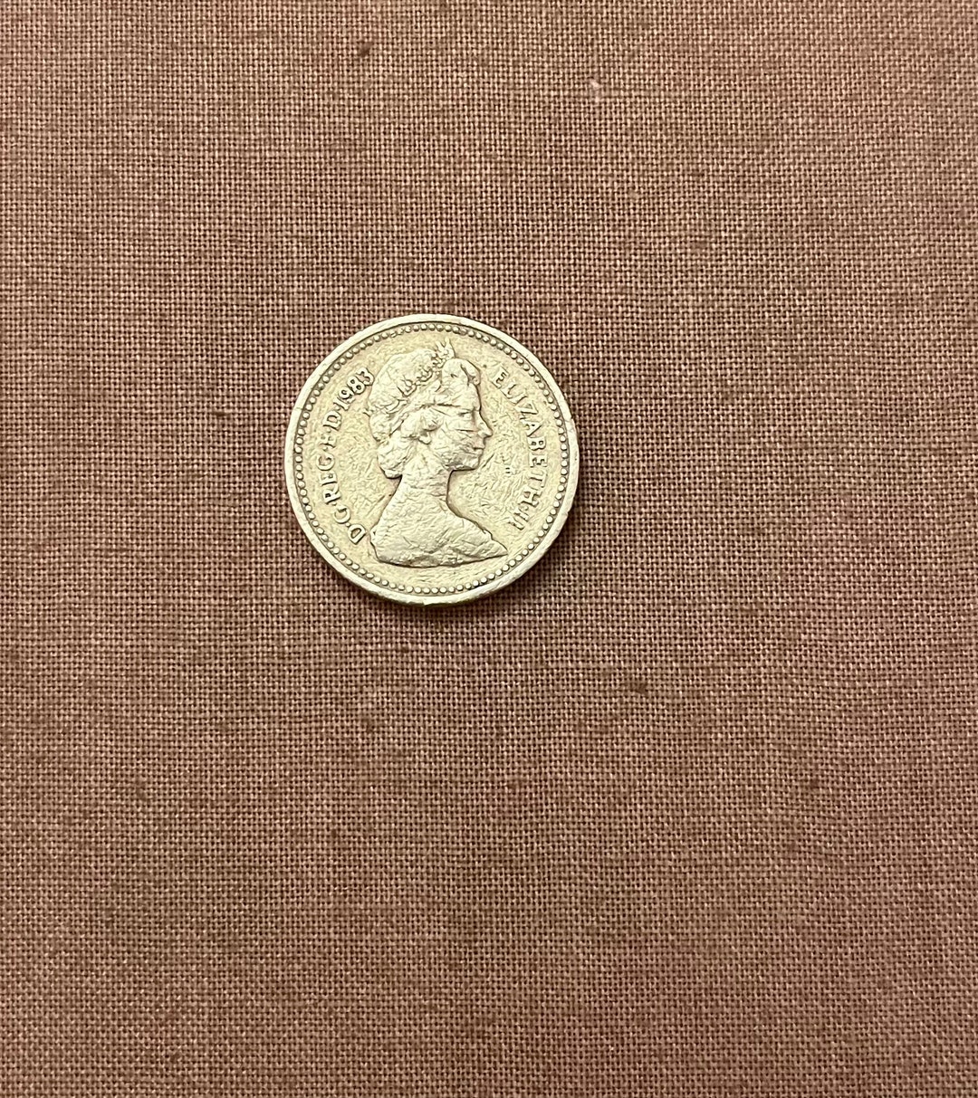 Elizabeth 2 One Pound,royal Arms DECUS ET TUTAMEN British 1983 Etsy
