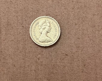 Elizabeth 2 One Pound,Royal Arms DECUS ET TUTAMEN British 1983