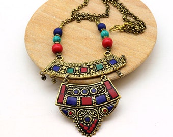 Collier tibétain ethnique doré, bleu et rouge